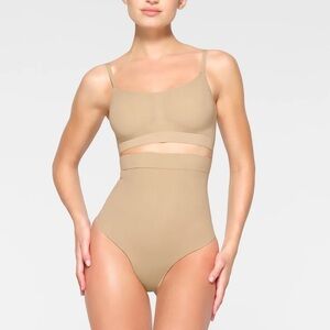 🟤NWT SKIMS Plus High-Waisted Thong in Clay 4X